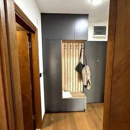 Cozy & Chic Downtown Подгорица