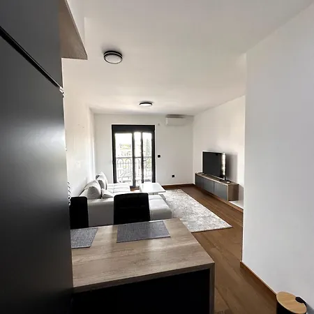 Cozy & Chic Downtown Апартаменты