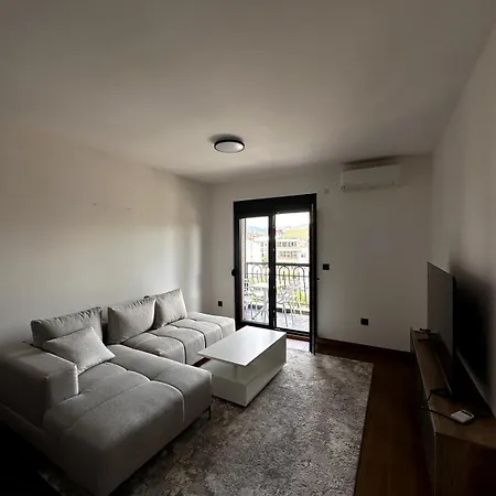 Cozy & Chic Downtown Подгорица